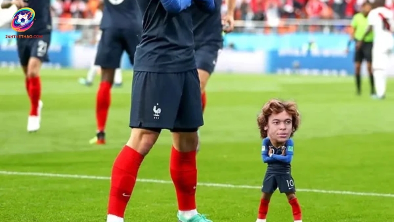 Mbappe xuất hiện trong loạt meme hài hước