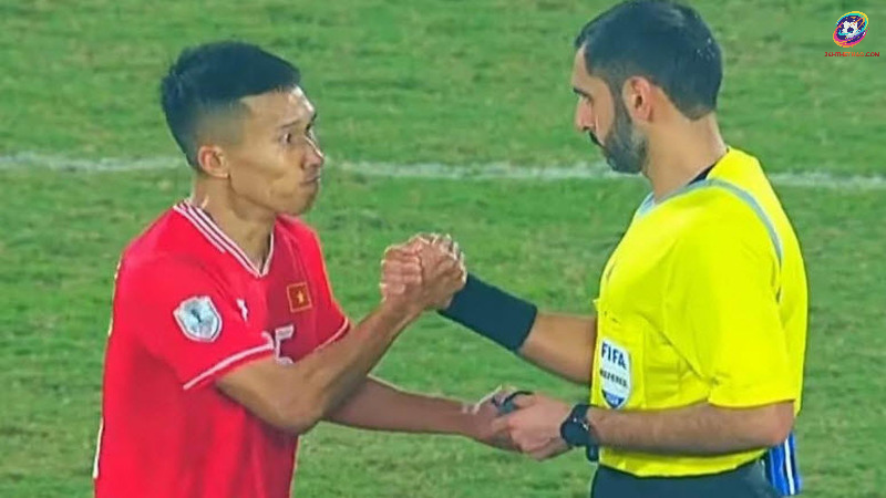 Meme Doãn Ngọc Tân biểu cảm trên sân