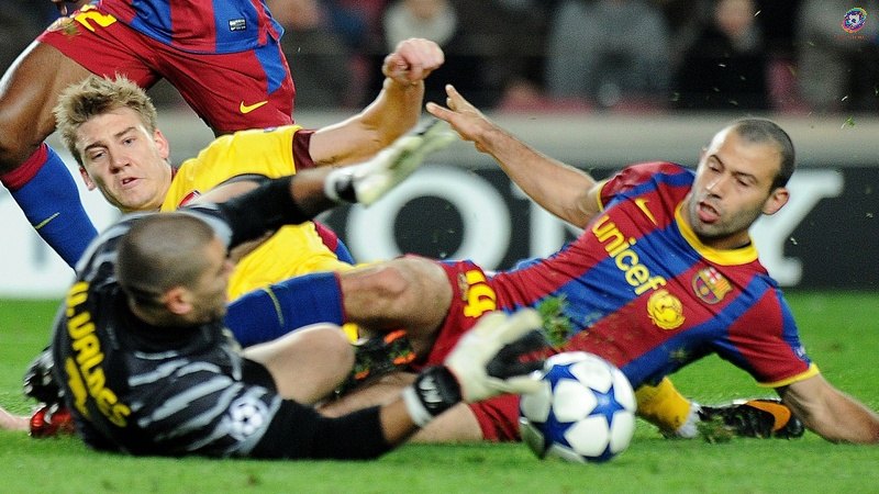 Ba người theo kèm vẫn thừa tự tin