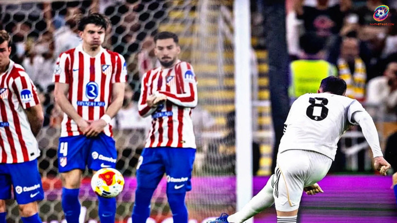 Hậu vệ đối phương bất lực nhìn Vinícius bứt tốc