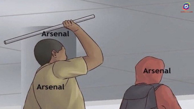Meme fan Arsenal “đầu mùa vs cuối mùa”