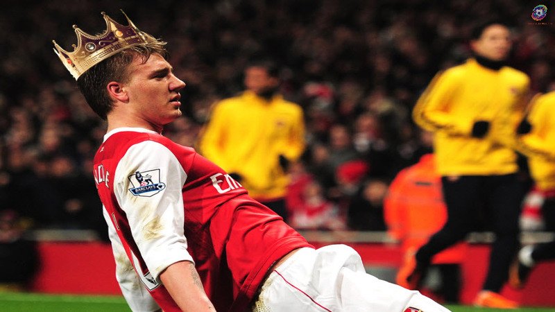 Vương miện quen thuộc xuất hiện đúng lúc